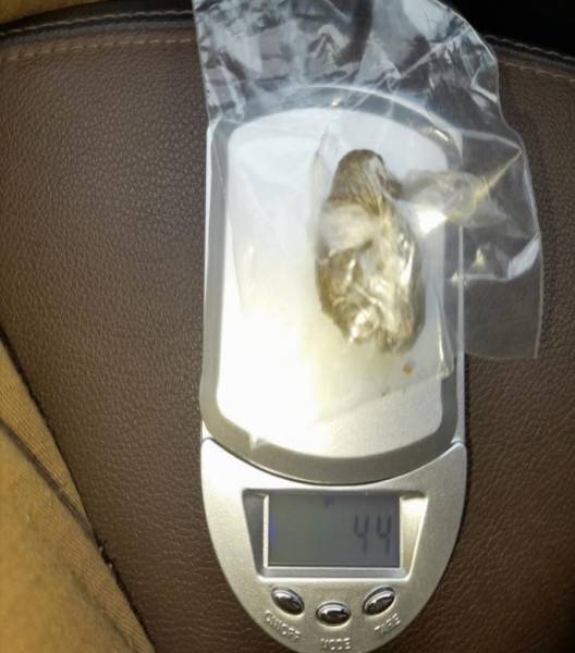 Com cocaína e maconha guardadas em carteira de cigarro, homem é preso em Turvo — foto 1