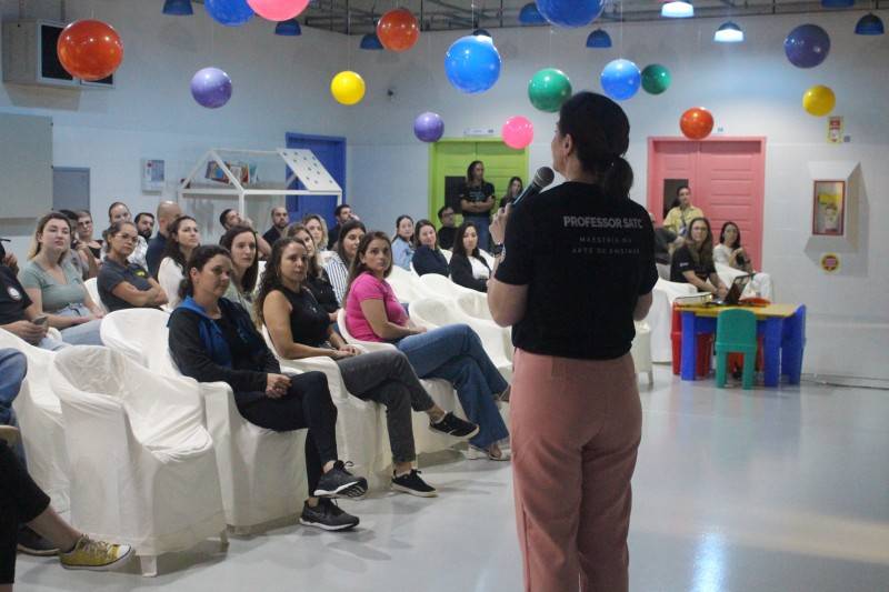 Colégio Satc fortalece laços com as famílias em reunião de pais — foto 3