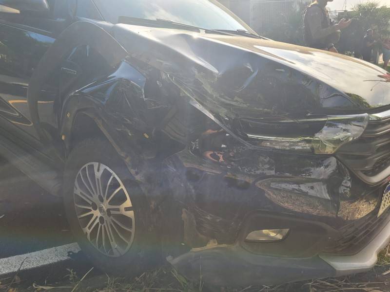 Criciúma: motorista perde o controle da direção e colide em carro estacionado — foto 2