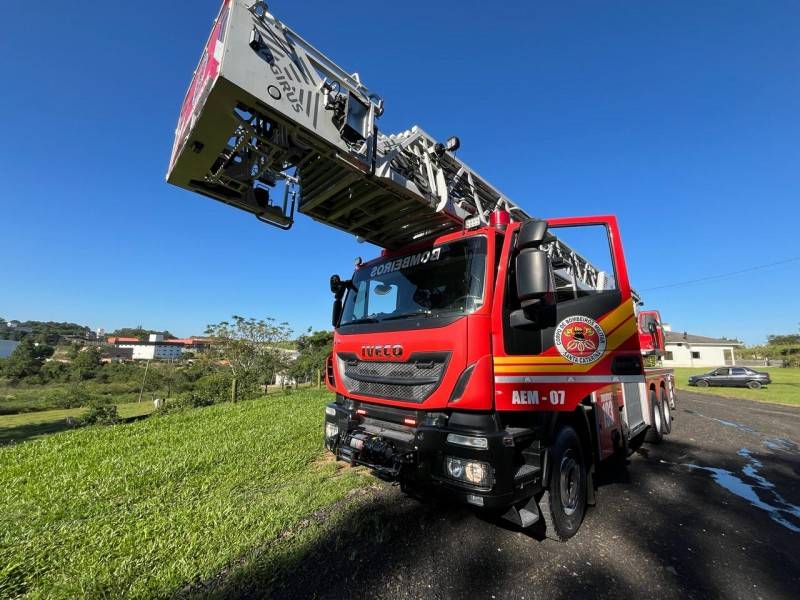 Içara: bombeiros combatem incêndio em depósito de produtos de limpeza — foto 1