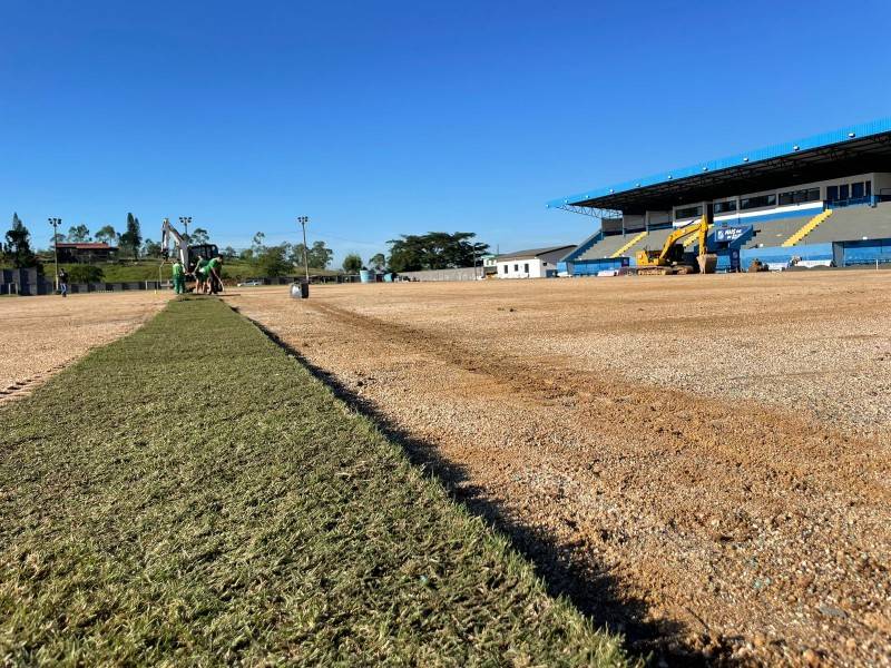 Caravaggio: novo gramado começa a ser colocado no estádio da Montanha — foto 2