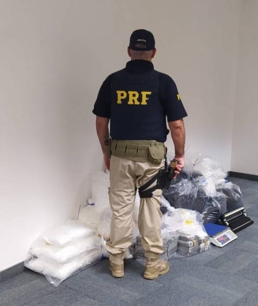 Ação da PM, PRF e PF resulta na apreensão de 445 quilos de cocaína em Balneário Camboriú — foto 1