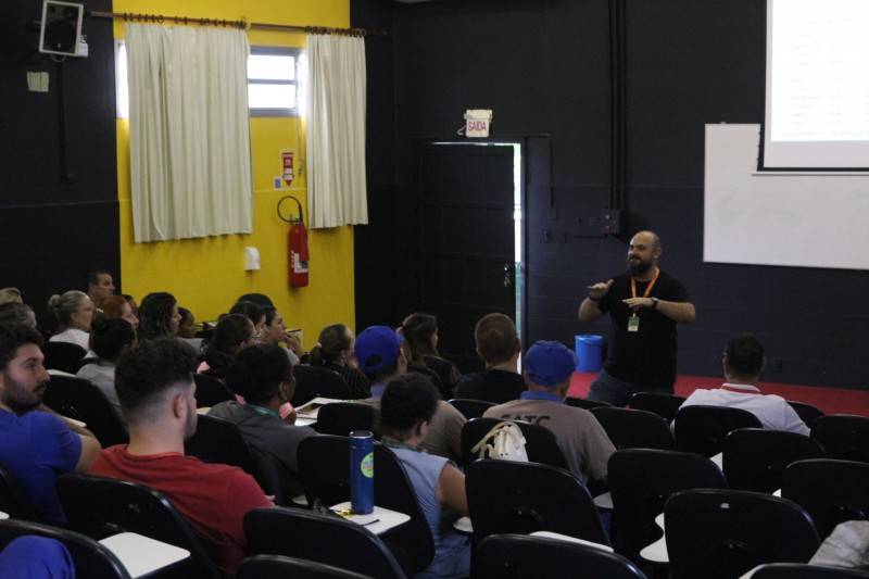 Colaboradores da Satc participam de palestra sobre prevenção contra dengue — foto 1