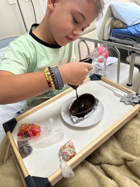 Crianças da oncologia pediátrica do HSJosé participam de atividades especiais nesta Páscoa — foto 2