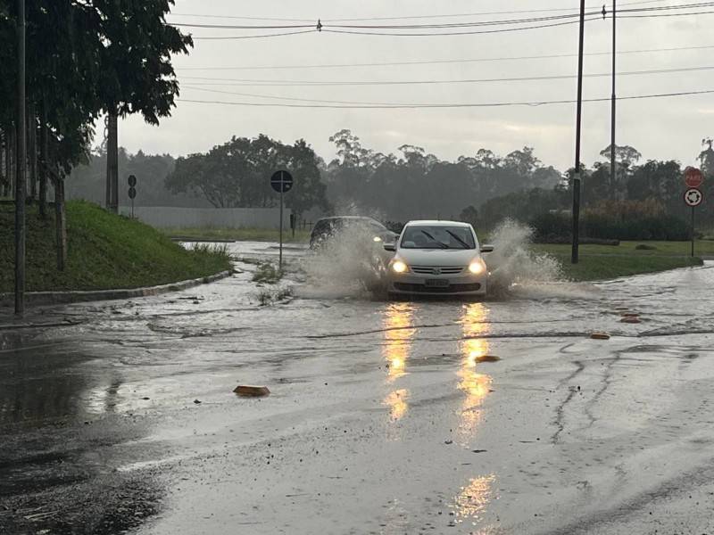 Chuva intensa provoca alagamentos em Criciúma; confira fotos — foto 2