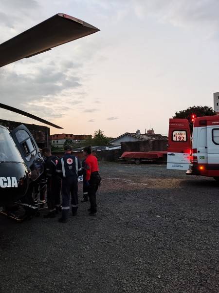 Trabalhador é arremessado para cima por vaca e fica gravemente ferido em Araranguá — foto 1