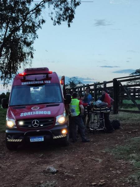 Trabalhador é arremessado para cima por vaca e fica gravemente ferido em Araranguá — foto 4