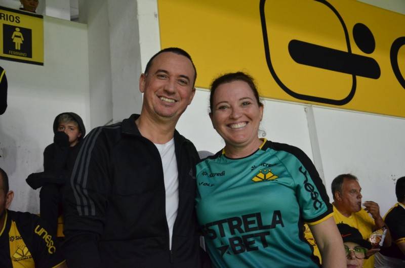Torcida carvoeira enche a arquibancada para o primeiro desafio do Tigre na Série A — foto 1
