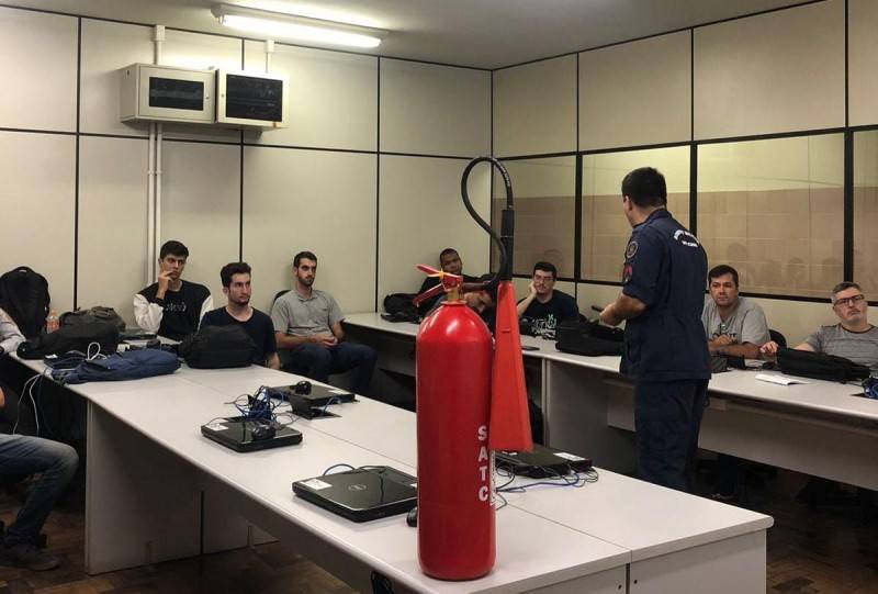 Acadêmicos da UniSatc recebem treinamento do Corpo de Bombeiros Militar — foto 2