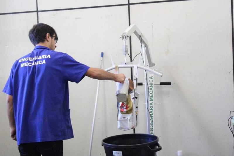 Alunos do Colégio Satc transformam sacos de ração em soluções sustentáveis — foto 3