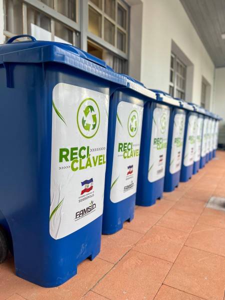 Siderópolis investe em sustentabilidade com aquisição de novas lixeiras — foto 1