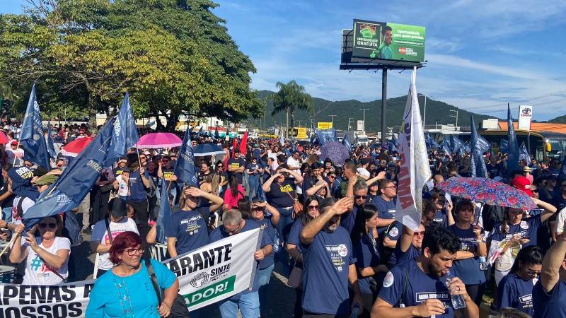 Greve dos professores: Sinte reúne mais de cinco mil trabalhadores em Florianópolis — foto 1