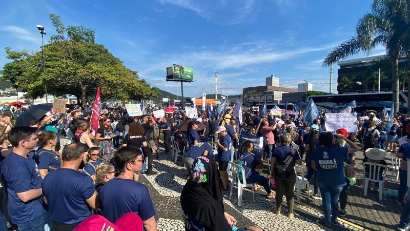 Greve dos professores: Sinte reúne mais de cinco mil trabalhadores em Florianópolis — foto 2