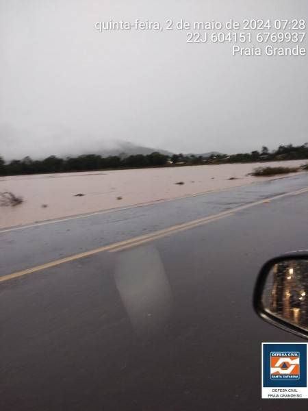 Praia Grande tem abrigo provisório preparado; há vias interditadas na cidade — foto 1