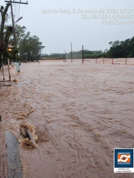 Praia Grande tem abrigo provisório preparado; há vias interditadas na cidade — foto 4