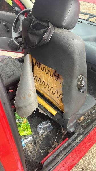Motorista foge ao avistar PM, mas é abordado; cão policial encontrou drogas no carro — foto 2