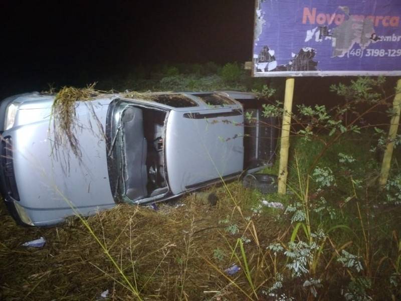 Araranguá: motorista fica ferido em capotamento na SC-447 — foto 1