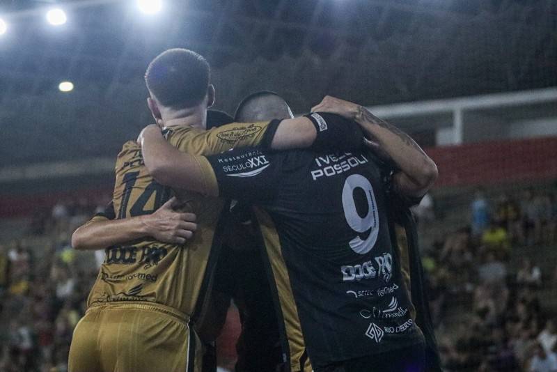 Em noite histórica, Criciúma Futsal vence o São Lourenço — foto 2