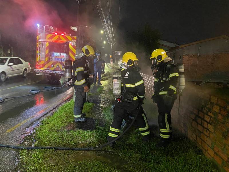 Após acidente, motocicleta pega fogo em Criciúma — foto 2
