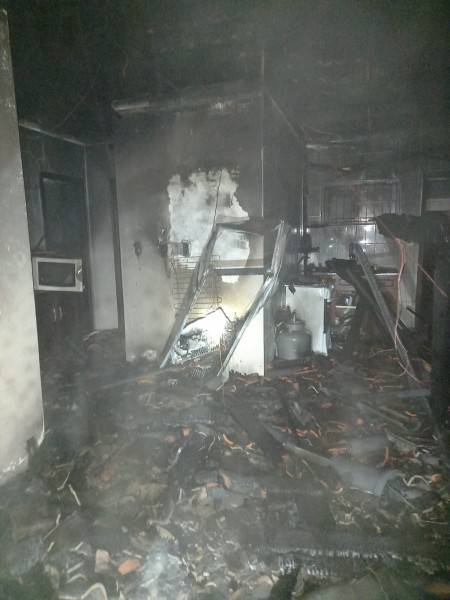 Residência é destruída por incêndio em Balneário Gaivota — foto 1