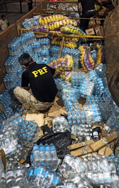 PRF finaliza pesagem de maconha apreendida em carreta de donativos para o RS — foto 2