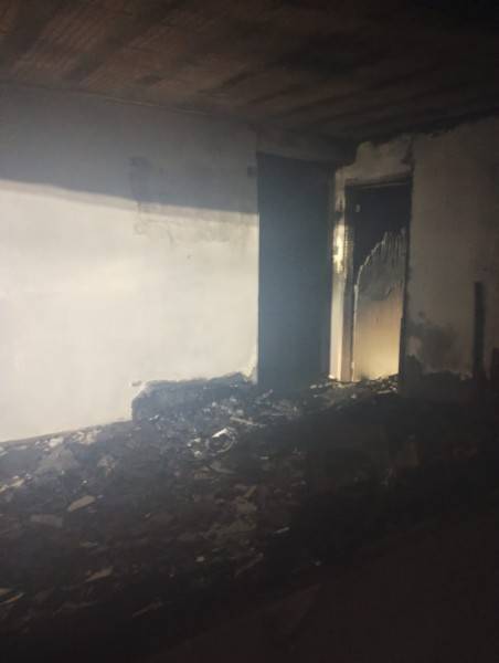 Incêndio destrói interior de casa em Passo de Torres — foto 1