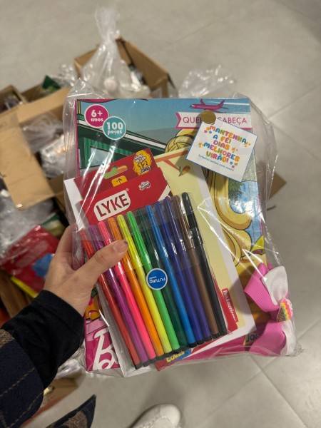 Voluntários de Criciúma unem forças para enviar kits de atividades e brinquedos para crianças no RS — foto 4