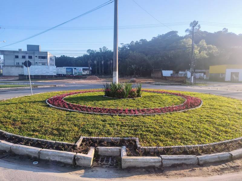 Demutran de Morro da Fumaça inicia revitalização de rótulas do município — foto 1