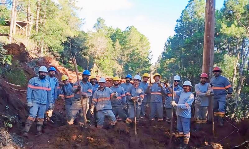 Força-tarefa da Celesc já restabeleceu fornecimento de energia em cerca de 30 localidades no RS — foto 1