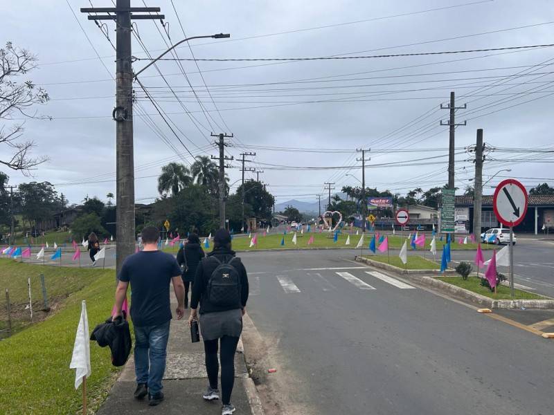 Fiéis caminham até o Santuário de Caravaggio — foto 2