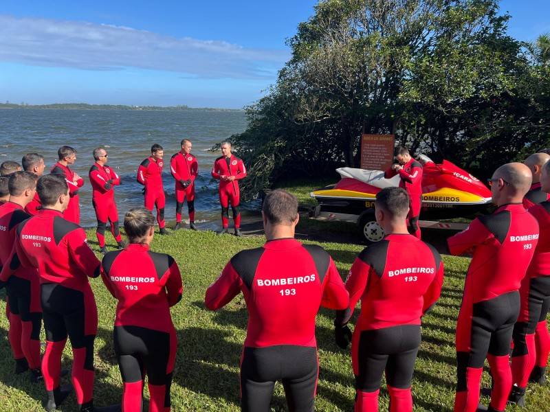 Bombeiros de Criciúma e região participam de treinamento aquático — foto 1