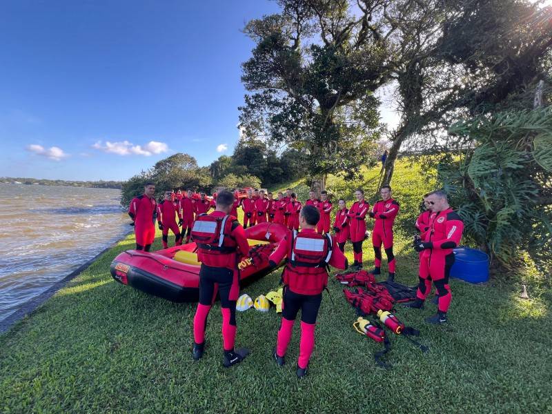 Bombeiros de Criciúma e região participam de treinamento aquático — foto 2