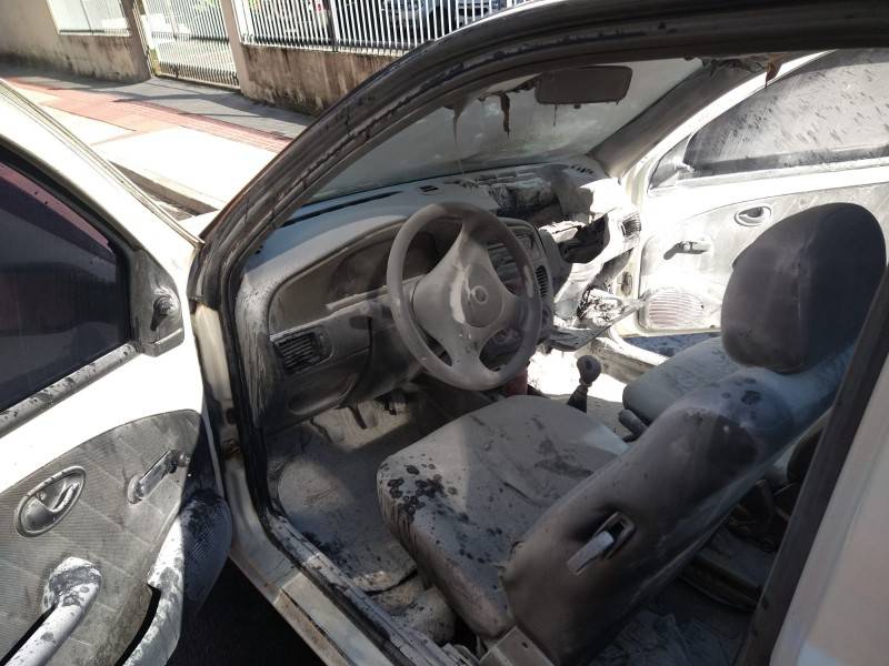 Criciúma: caminhonete pega fogo no bairro Comerciário — foto 2