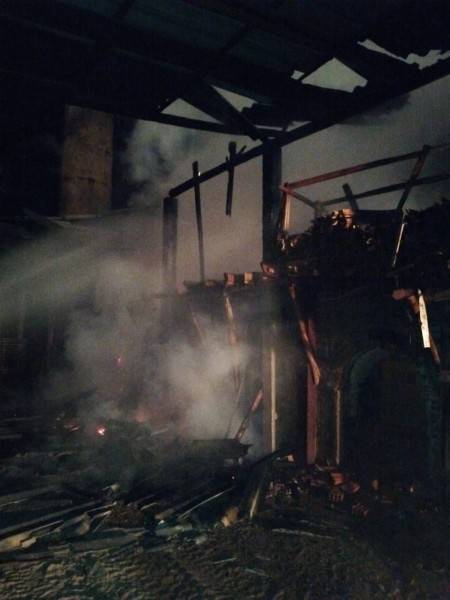 Olaria é atingida por incêndio em Morro da Fumaça e parte do telhado da estrutura colapsa — foto 2