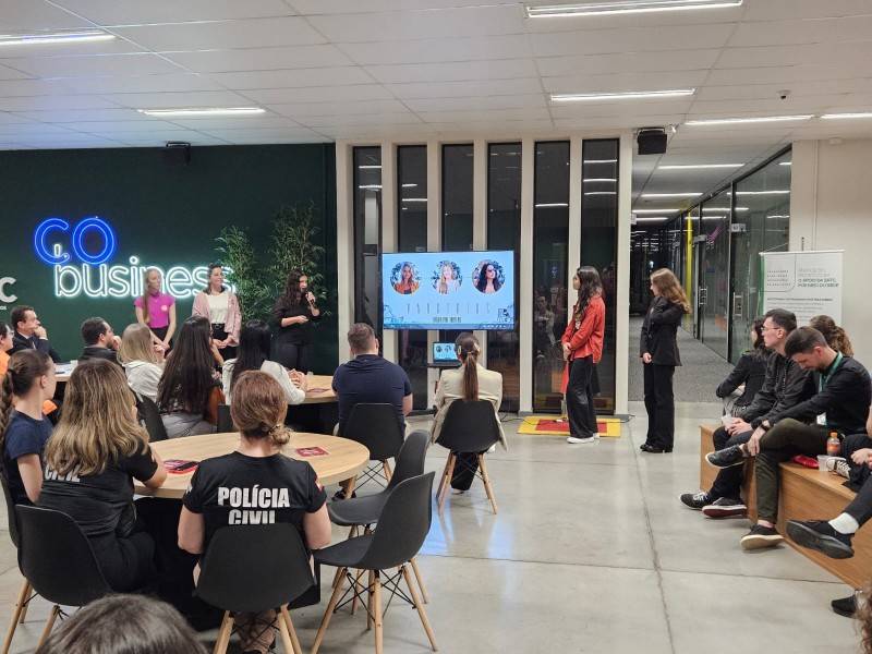 Trabalhos de conscientização sobre violência contra a mulher são apresentados ao MP por acadêmicos da Unisatc — foto 1