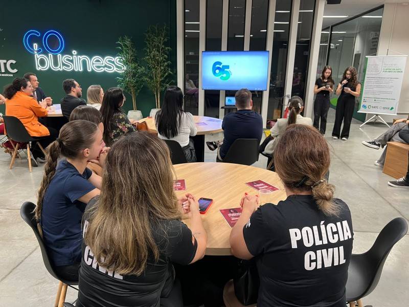 Trabalhos de conscientização sobre violência contra a mulher são apresentados ao MP por acadêmicos da Unisatc — foto 2