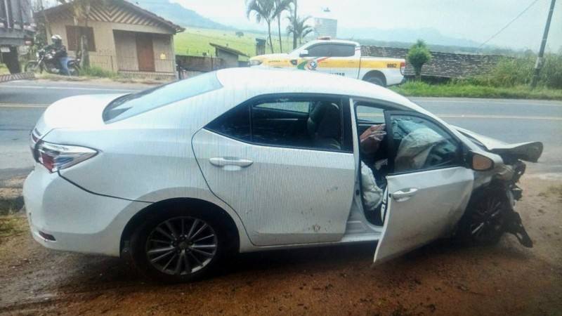 Gravatal: colisão frontal deixa motorista ferido na rodovia SC-370 — foto 1