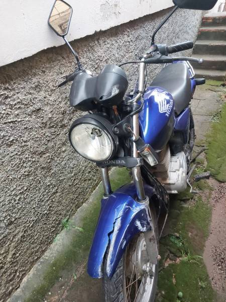 Colisão entre moto e van escolar deixa motociclista ferido em Içara — foto 1
