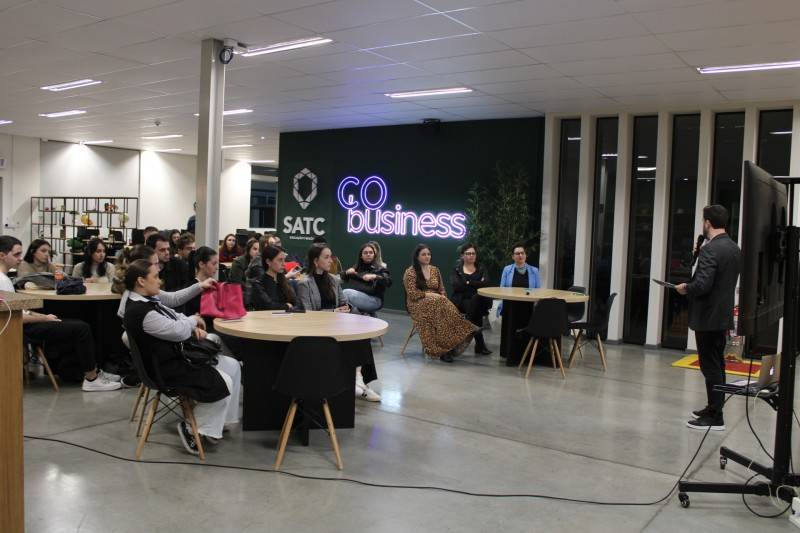 Acadêmicos da UniSatc desenvolvem campanha voluntária para 75 anos do Bairro da Juventude — foto 3