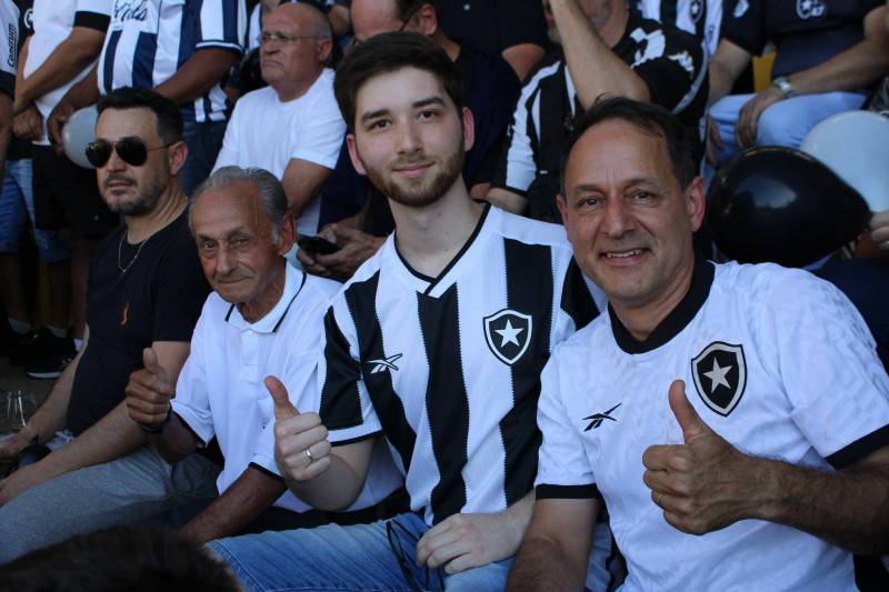 Torcida do Botafogo comparece em grande público no Majestoso para o duelo diante do Tigre — foto 1