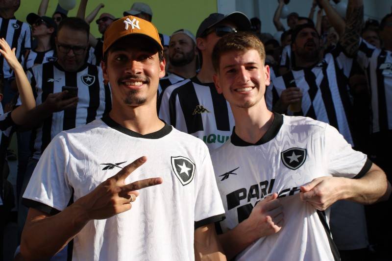 Torcida do Botafogo comparece em grande público no Majestoso para o duelo diante do Tigre — foto 2
