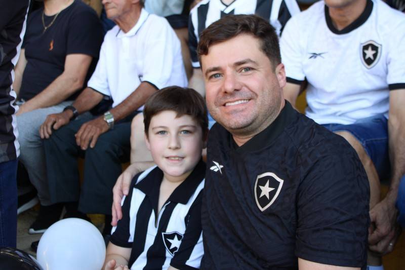 Torcida do Botafogo comparece em grande público no Majestoso para o duelo diante do Tigre — foto 19