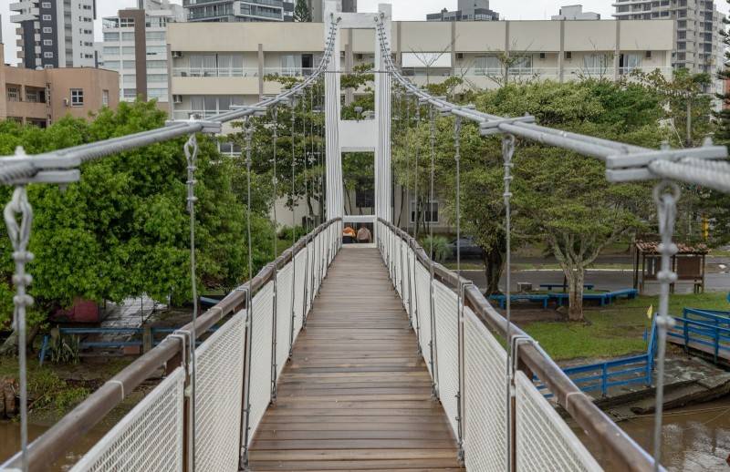 Liberada a passagem na Ponte Pênsil entre Passo de Torres e Torres — foto 2