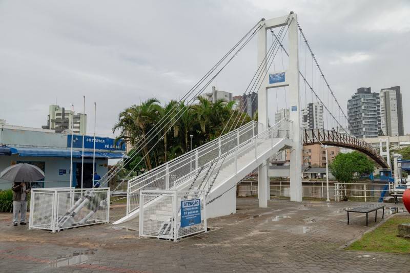 Liberada a passagem na Ponte Pênsil entre Passo de Torres e Torres — foto 4