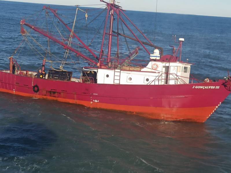 Pescador é resgatado em alto-mar pelo serviço aeromédico do Samu; veja fotos e vídeos — foto 5