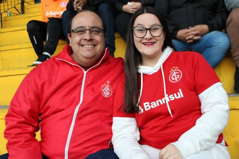 Colorados comparecem ao Majestoso e lotam espaço reservado para torcida adversária — foto 1