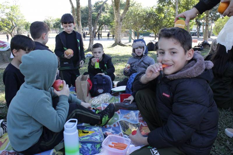 Colégio Satc promove alimentação saudável com projeto 'Descascar Mais e Desembalar Menos' — foto 2