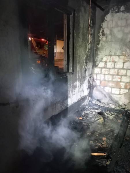 Casa de alvenaria pega fogo em Sombrio — foto 2