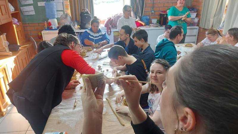 Oficina de cerâmica indígena na Apae de Cocal do Sul promove inclusão e resgate cultural — foto 1