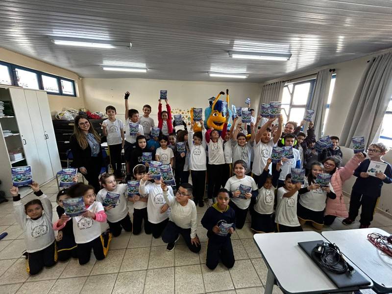 Acentra promove educação financeira e valores cooperativistas para mais de 220 estudantes em Tubarão — foto 1